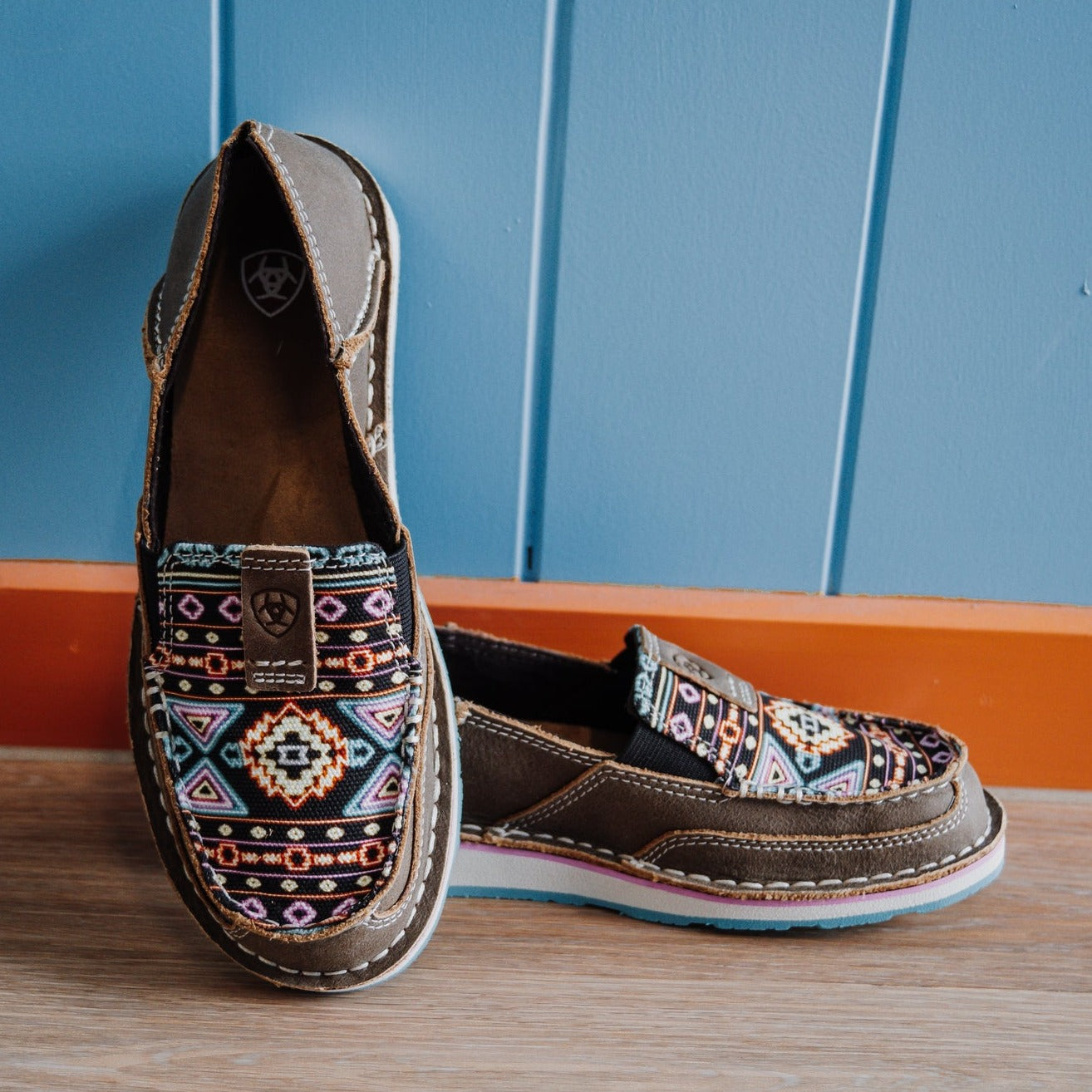 ARIAT WOMENS NEON LIGHTS CRUISER MOCCASINS