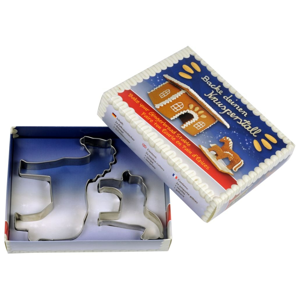 GINGERBREAD STABLE BAKING SET