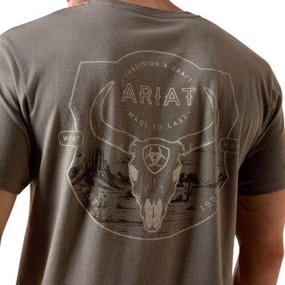 ARIAT MENS DESERT BADGE TRADITION TEE